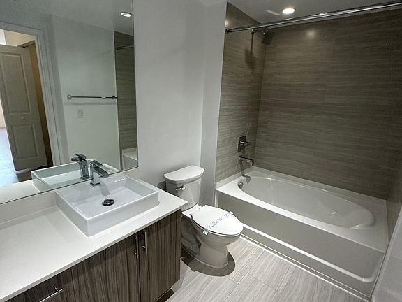 5th image of 445 NE 39th St #209