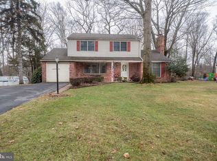 9 Brenda Ln, Audubon, PA 19403
