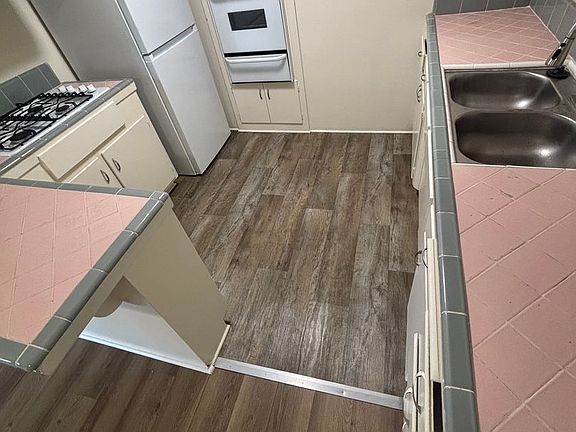4th image of 2950 Clairemont Dr APT 13
