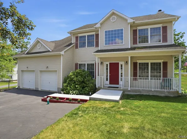 2 Gatehouse Place, Walden, NY 12586