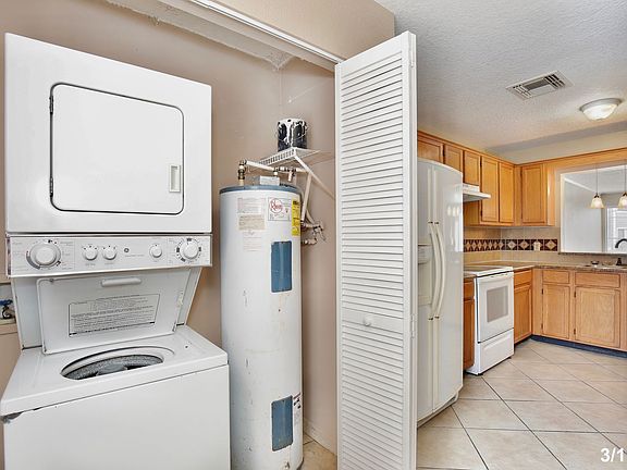 5th image of 9509 Darien Ave #9509