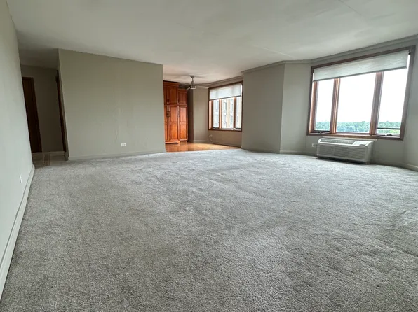 1 Renaissance Pl, Palatine, IL