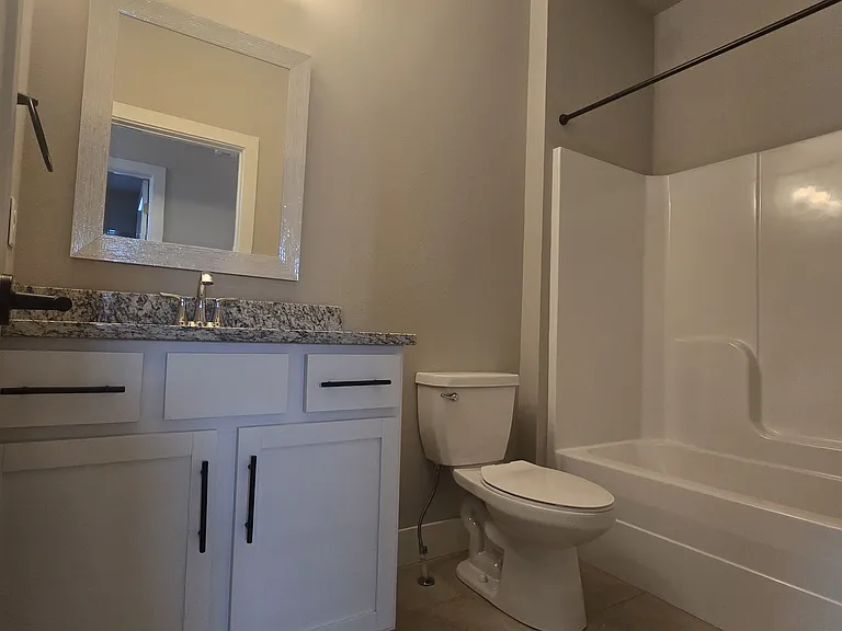 1011 NE Heights Ln — Photo 6