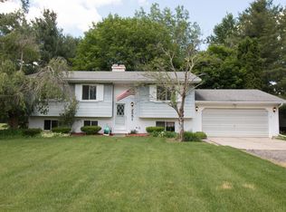 2551 Grovenburg Rd, Lansing, MI 48911