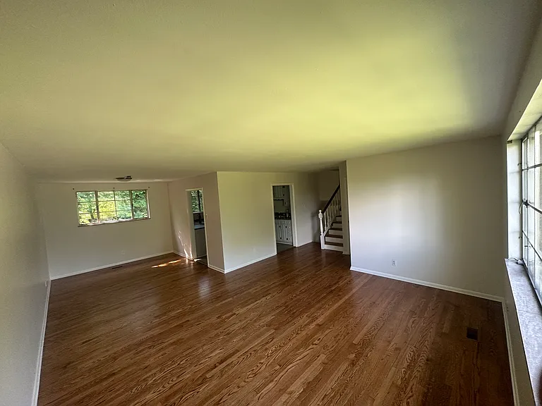 5405 Lonas Dr — Photo 2