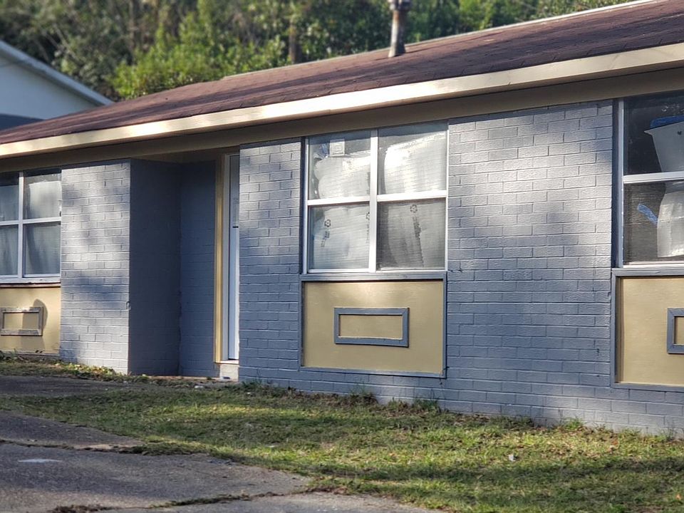 2nd image of 332 Rogers Pl #332