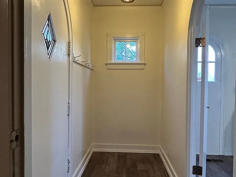 1305 Montgomery St — Photo 4
