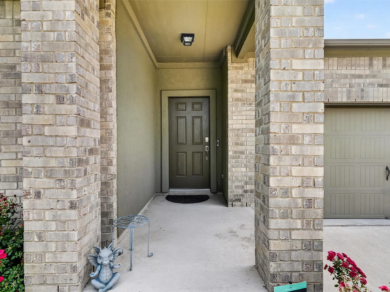 4 bed, 2.0 bath, 1946 sqft, $2,200 — Photo 4