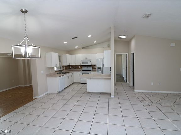 4th image of 148 SW 30th Ter