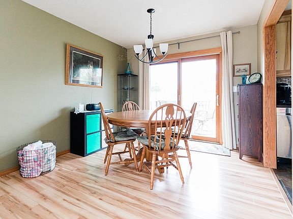 5th image of 1061 Green Bay St