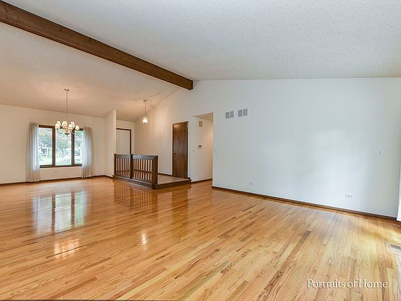 5th image of 674 Honeysuckle Dr