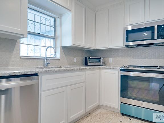 4th image of 403 Windcrest Dr