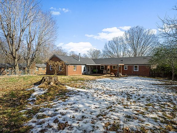 3rd image of 404 Sherwood Dr