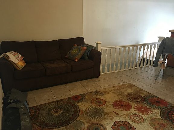 4th image of 916 S 22nd St Floor 2