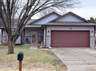 726 Deerfield Cir, Valley Center, KS 67147