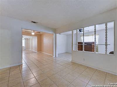 3rd image of 2622 Navajo St