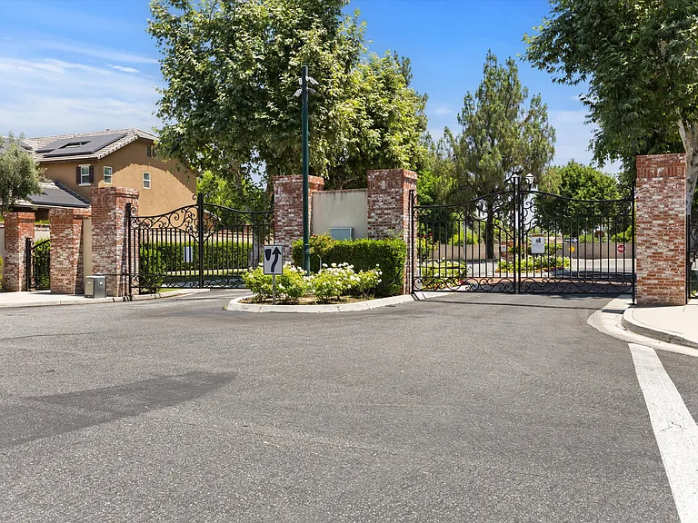 1922 Delacorte Dr #1922 — Photo 9