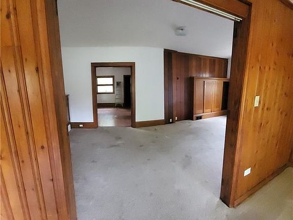 4th image of 868 E Buchtel Ave