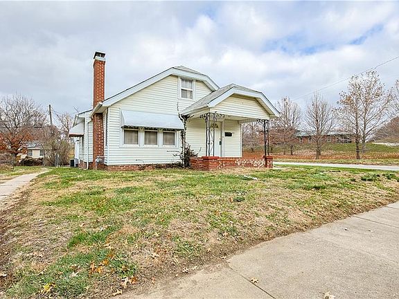 3rd image of 3127 Jules St