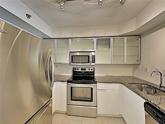 4th image of 2870 Pharr Ct S NW