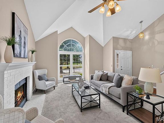 2nd image of 1032 Oak Glen Cir