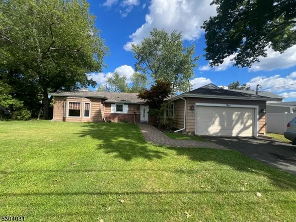 9 Maple Ln, Emerson Boro, NJ 07630