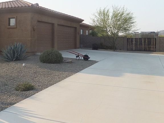 2nd image of 1010 E Desert Hills Estate Dr