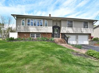 38 Lisa Dr, Northport, NY 11768