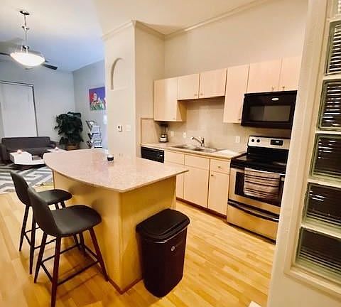 5th image of 1441 E East St #314