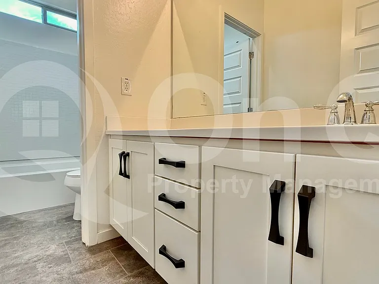2906 E Russell St — Photo 17