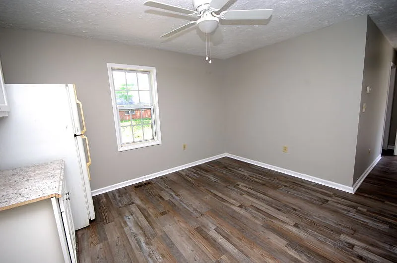 Studio, 420 sqft, $890 — Photo 3