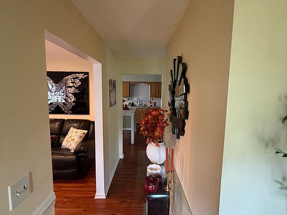 4th image of 1549 Glenrock Rd