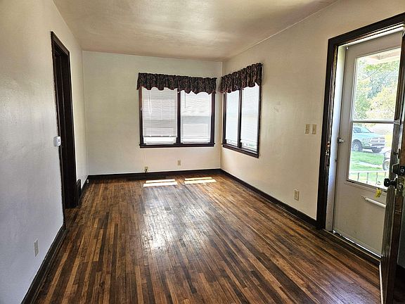 5th image of 415 4th St W
