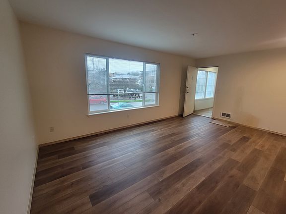 3rd image of 3229 Wetmore Ave #3