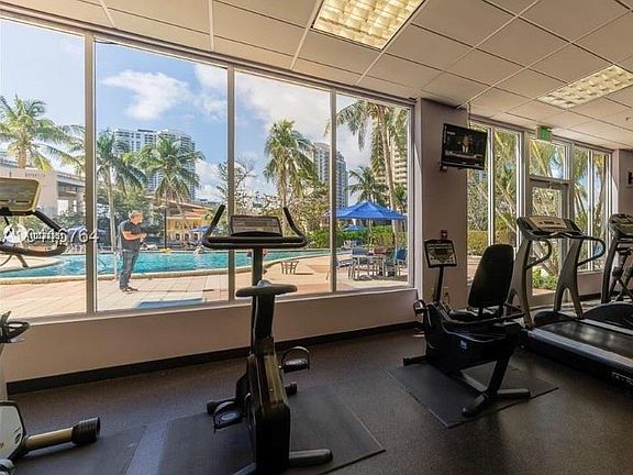 5th image of 19390 Collins Ave APT 324