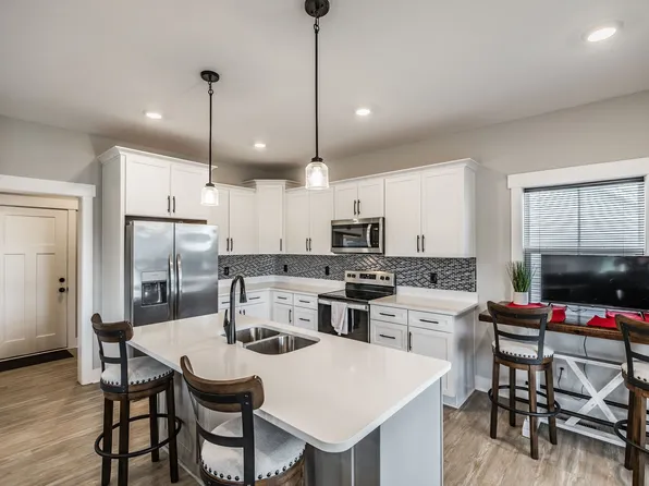 1017 Camden Trl, Greenbrier, TN 37073