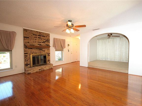 5th image of 2506 Sam Houston Dr
