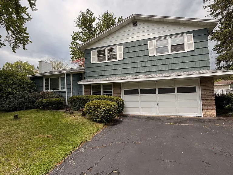 102 Standish Dr — Photo 1