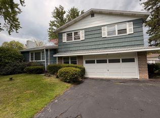 102 Standish Dr, North Syracuse, NY 13212