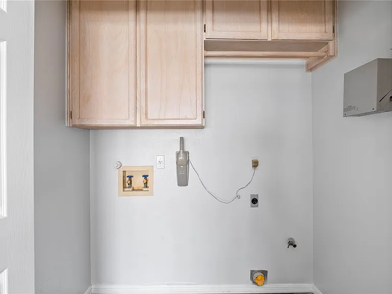 2210 Dorsey St — Photo 11