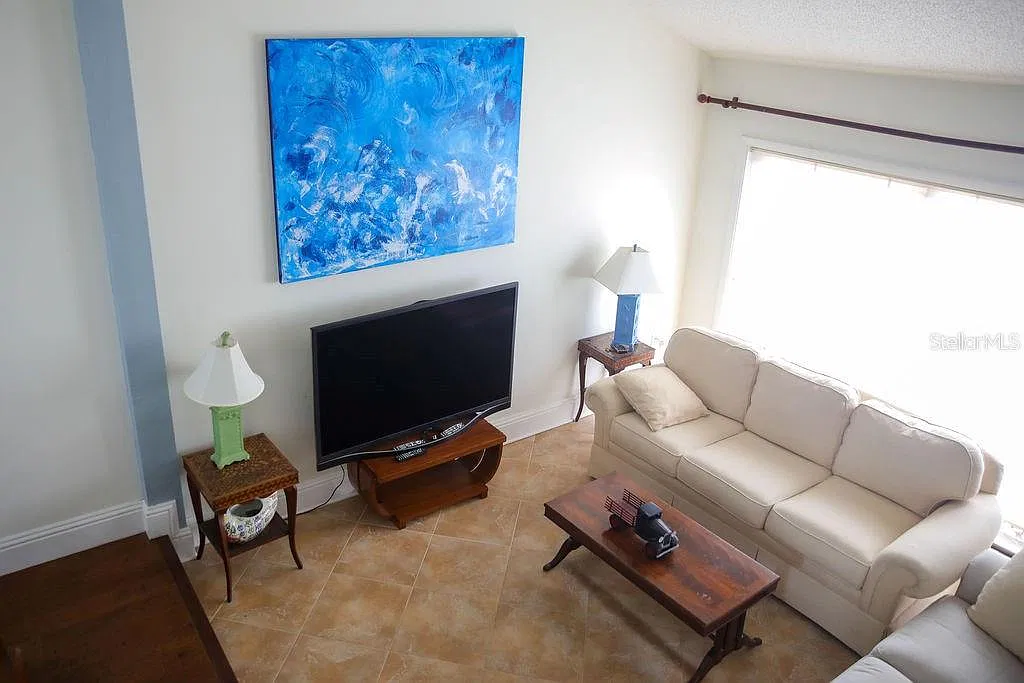 3 bed, 2.5 bath, 2124 sqft, $4,500 — Photo 4