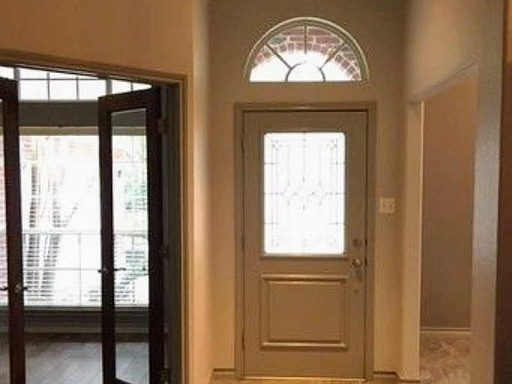 2nd image of 15034 Oak Briar