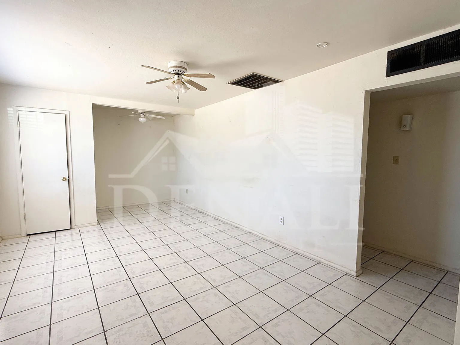 3 bed, 1.0 bath, 910 sqft, $1,595 — Photo 3