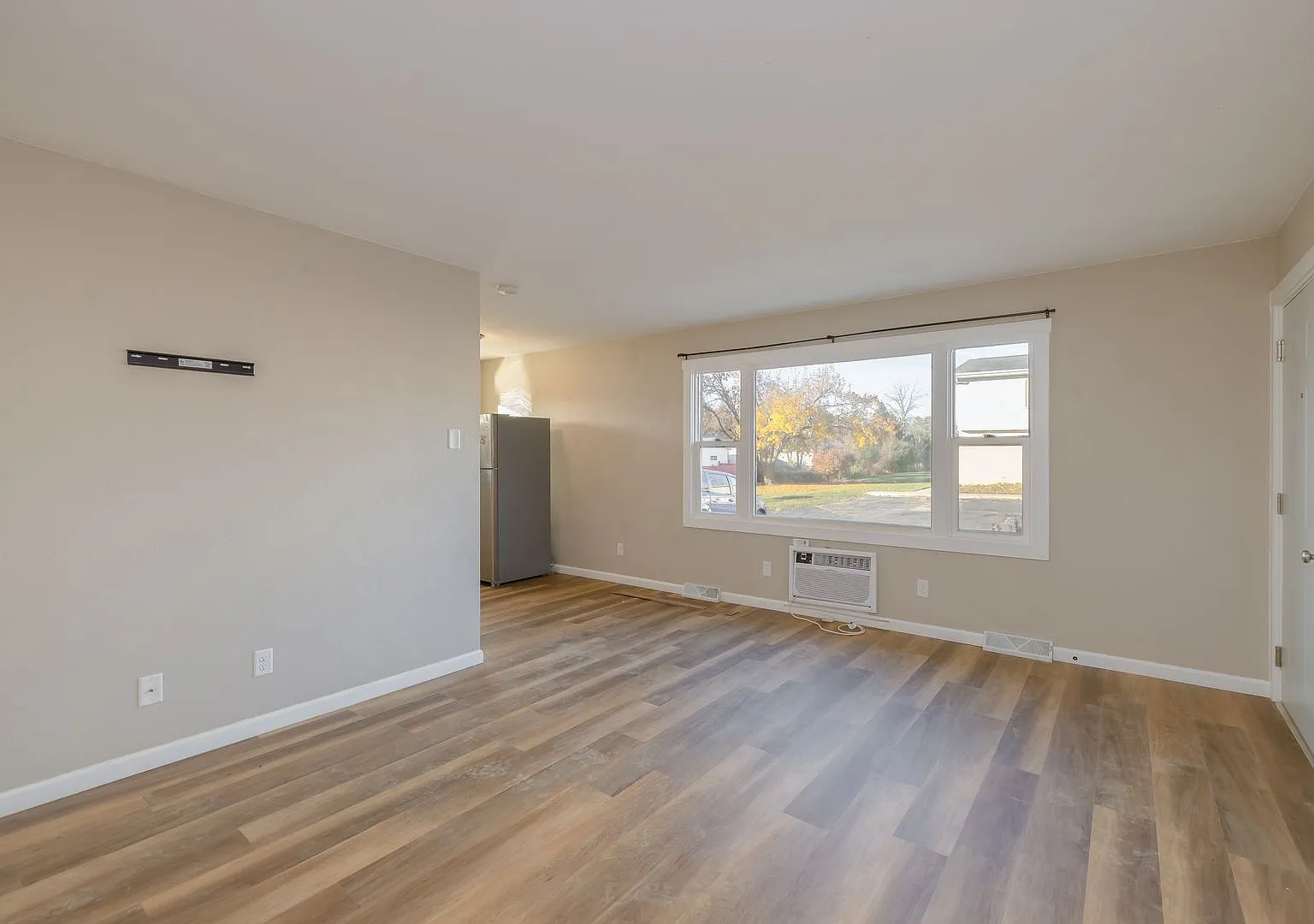 601 E Scott St — Photo 3
