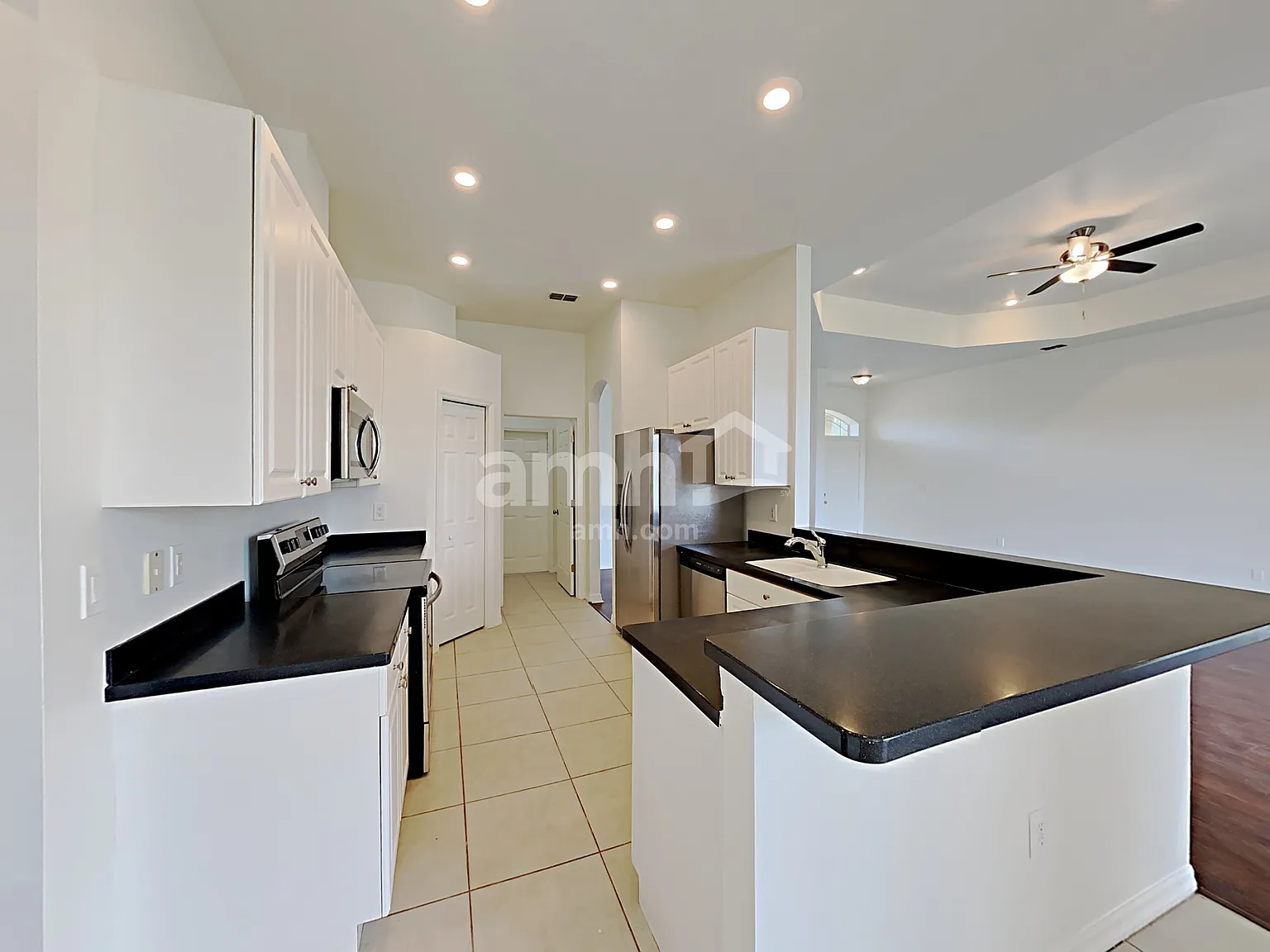 3 bed, 2.0 bath, 1662 sqft, $2,420 — Photo 3