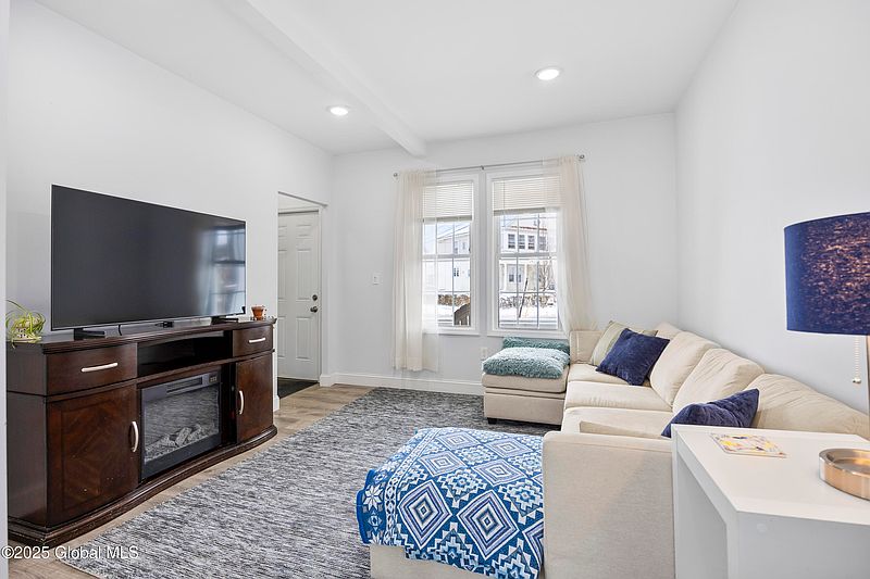 5th image of 392 Shannon Street