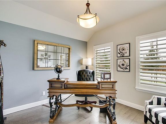 5th image of 2105 Arrow Head Ln