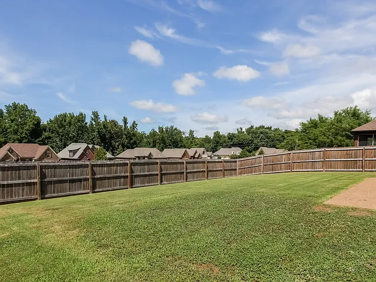 55 Misty Meadows Cv — Photo 25