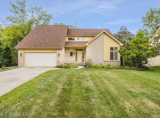 30971 Country Ridge Cir, Farmington Hills, MI 48331