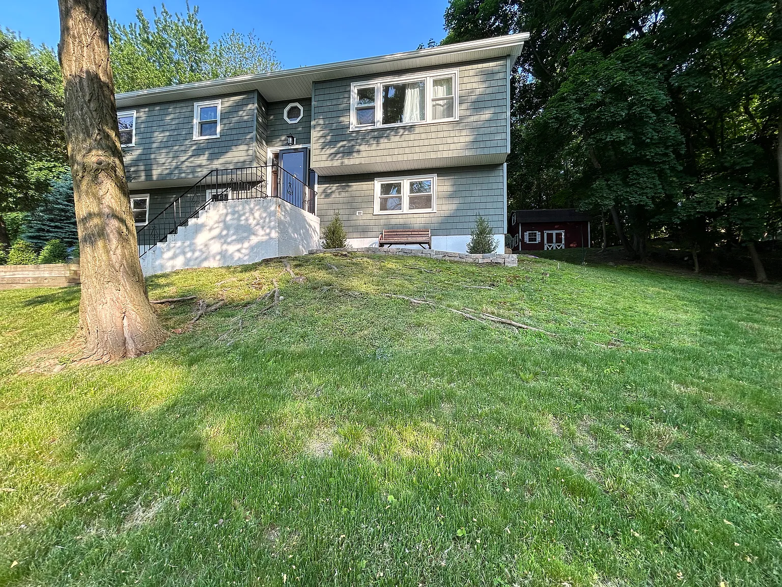 815 Tulip Dr — Photo 3
